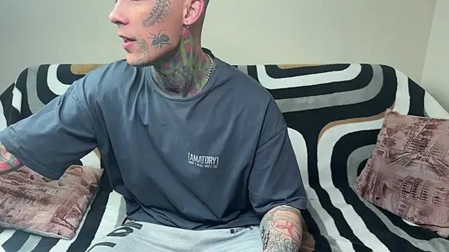 Anubisgods élő XXX-chatje