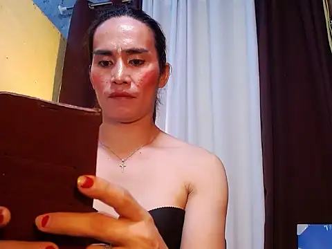 Chat XXX ao vivo de HornyKerujieTrans
