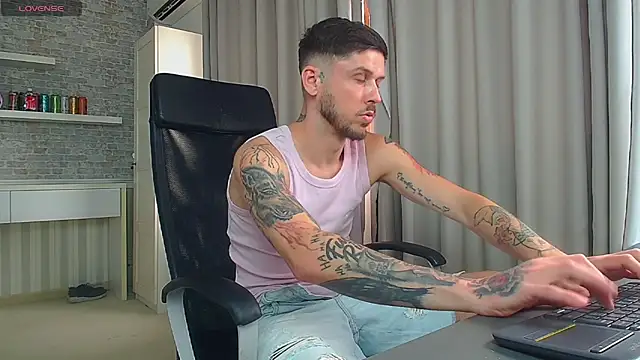 JonahShaw XXX чат на живо