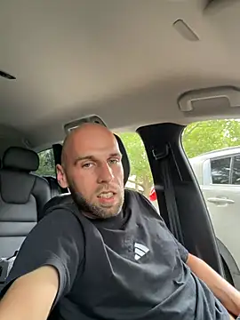 Oliver_outside Live XXX Chat