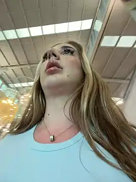 Amiraxevans Show in webcam