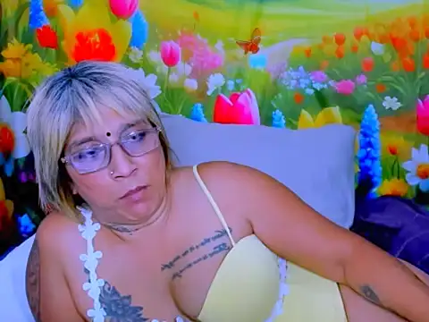 indianroxy's Live XXX Chat