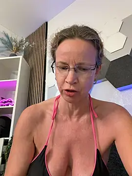 AnnikaRose live XXX chat