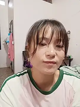 Linda-yiyi 在線直播表演