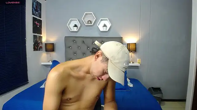Show modela xxx_thesupercum_ na web-kameri