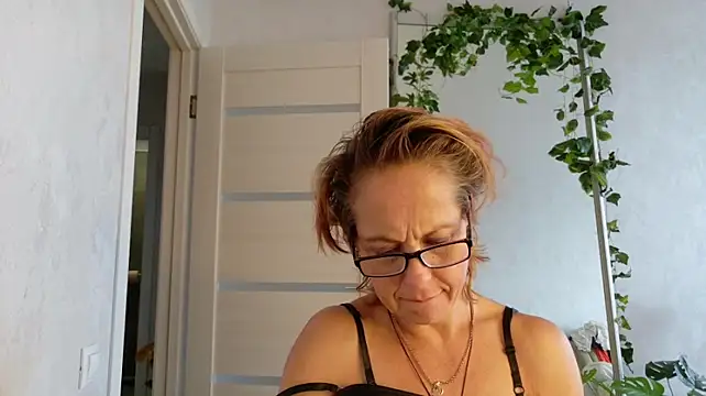 LioraWeiss' Live XXX Chat