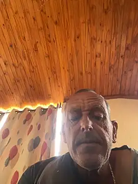 GeldenKuy live XXX chat