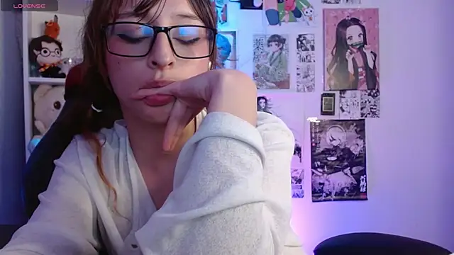 CelesteAyase Adlı Modelin Canlı XXX Sohbeti