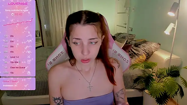 צ'אט XXX בשידור חי של CharliGrace_