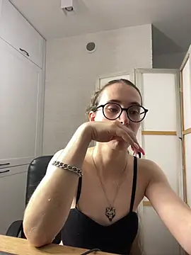 Chat +18 de MartiniiSelenna ao vivo