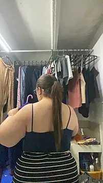 Chloee_Peach Show in webcam
