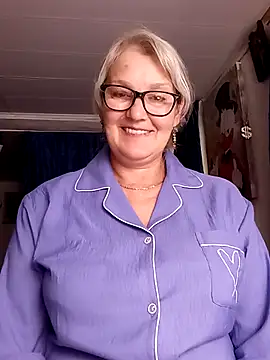 Chat +18 de irinamaux ao vivo