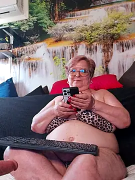 QueenPammy1 লাইভ XXX চ্যাট