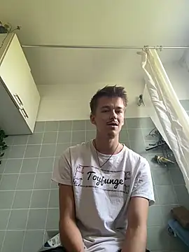 Toyjungee XXX чат на живо