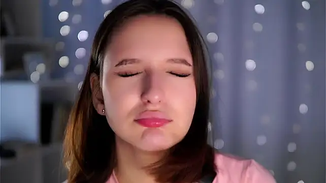 Chat +18 de FalineBeacher ao vivo