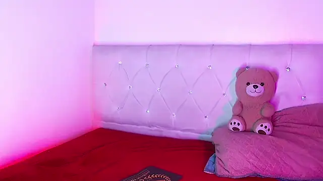 XXX chat uživo modela Angel_foxc13