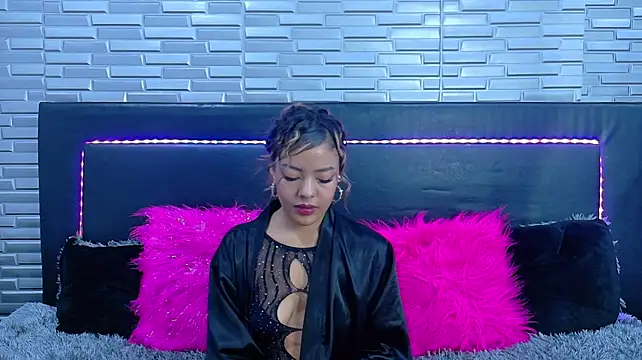 Chatroom XXX en direct de SeraphynLuxora