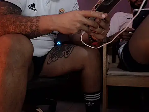 Ale_Mineiro Adlı Modelin Canlı XXX Sohbeti