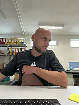 Oliver_outside Live XXX Chat