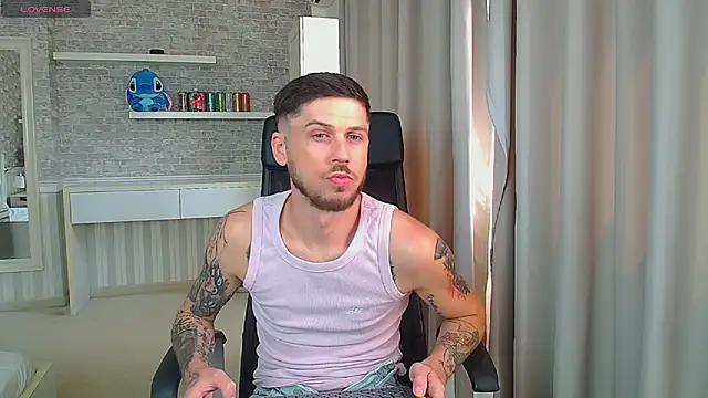 JonahShaw Adlı Modelin Canlı XXX Sohbeti