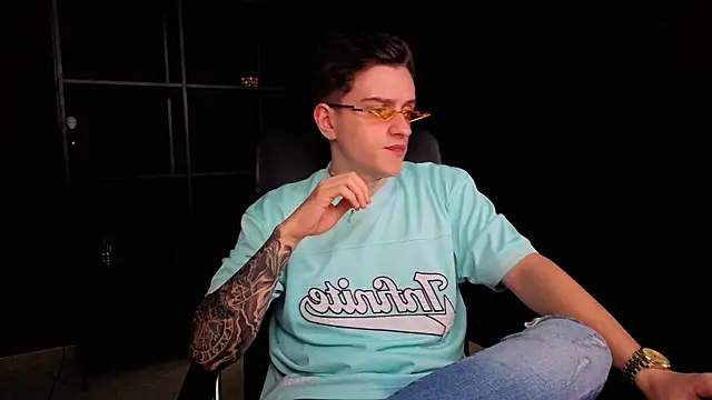 צ'אט XXX בשידור חי של FelixStarkk