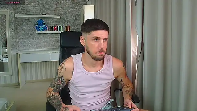 JonahShaw Chat XXX in diretta