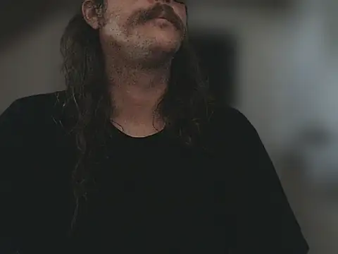 maxstache 即時 XXX 聊天