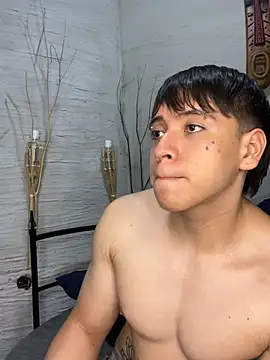 Chat +18 de RomanKanne1 ao vivo