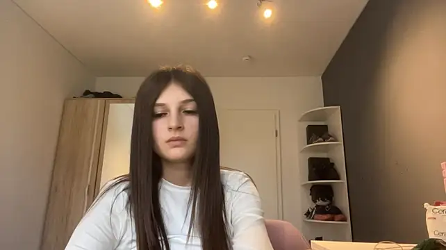 SpanishRooter Adlı Modelin Canlı XXX Sohbeti