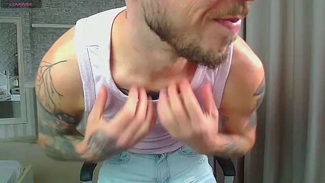 แชท XXX สดของ JonahShaw