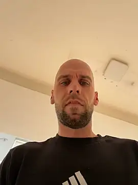 Chat XXX Live Oliver_outside