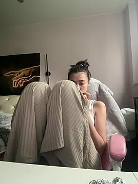 HoTMiA666's Live XXX Chat