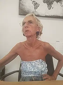 clarabell4 Show in webcam