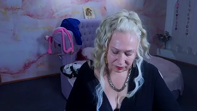 Penelope_Pinky Adlı Modelin Canlı XXX Sohbeti