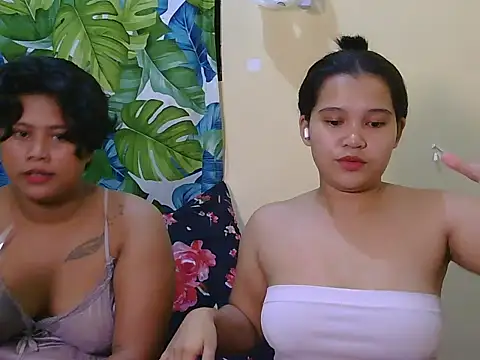 XXX chat uživo modela TwinityX