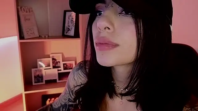 Hollyxx_ Adlı Modelin Canlı XXX Sohbeti