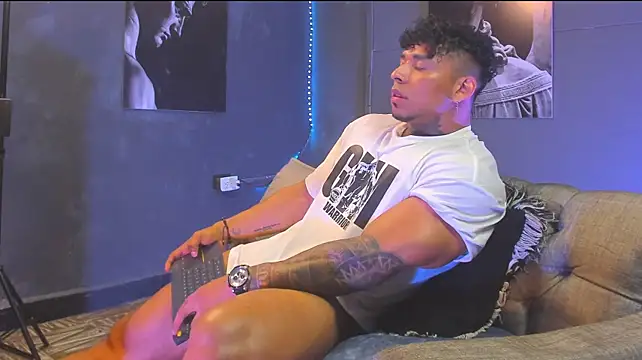bradley_smith Adlı Modelin Canlı XXX Sohbeti
