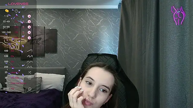 Chat +18 de Alice_Weiss ao vivo