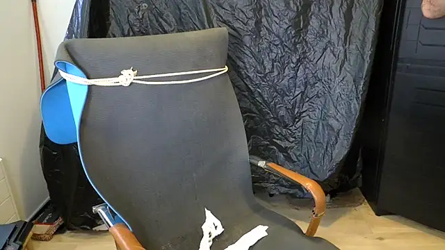 Show modela latexslaveboy na web-kameri