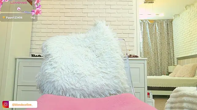 Blonde_Celine live XXX chat