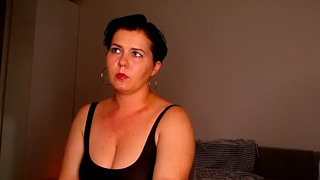 M1ssShyMira – Naživo XXX chat