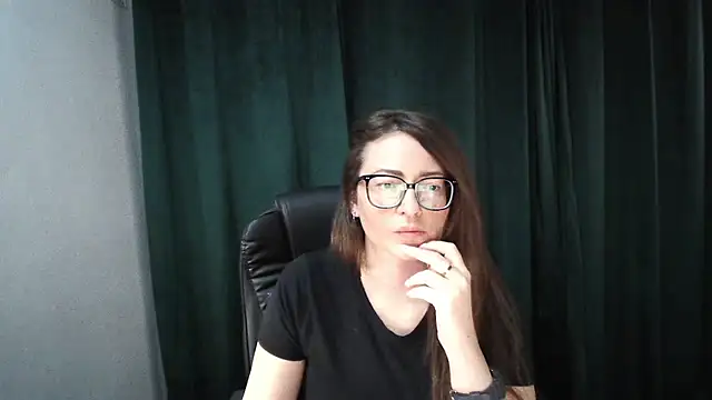 Chat +18 de NoraMilf ao vivo