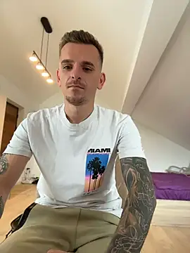 Huge_cock22cm 即時 XXX 聊天