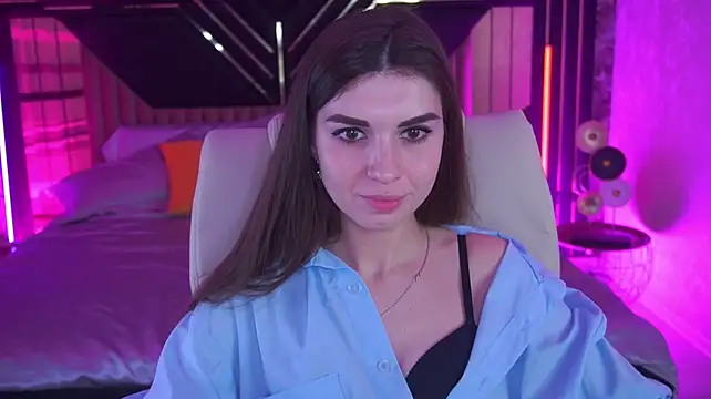 KylieJoyys Adlı Modelin Canlı XXX Sohbeti