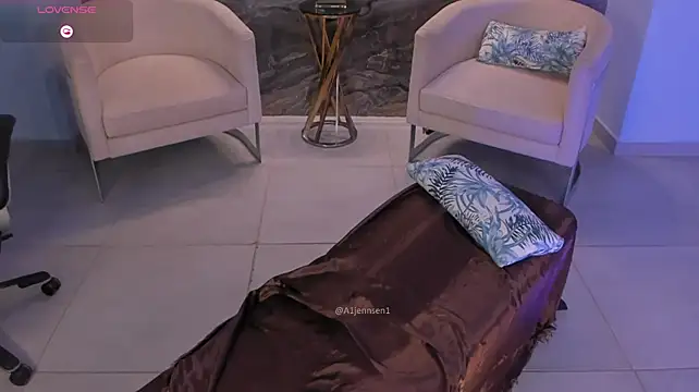 AllyJensen XXX чат на живо