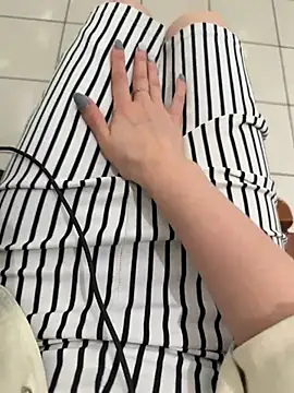 Dina_Tease Obrolan Langsung XXX