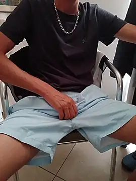 Skinboy06 即時 XXX 聊天