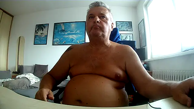 Robert_SK1n Live XXX chat