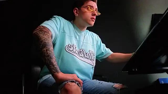 دردشة FelixStarkk الجنسية المباشرة