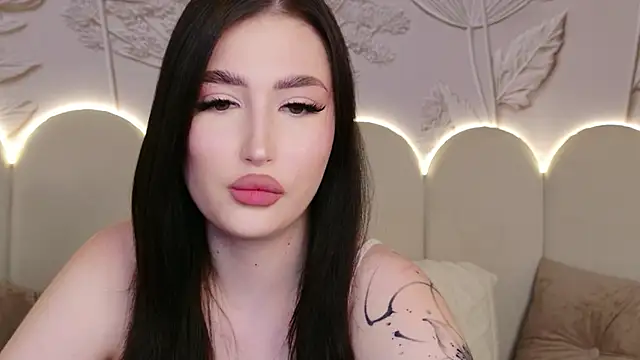 EmmaLawrens Adlı Modelin Canlı XXX Sohbeti